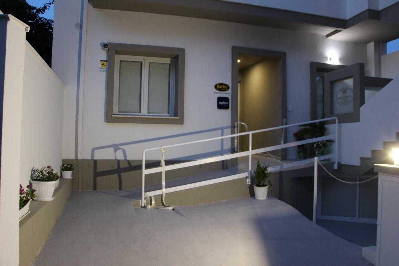 White House & B. Hotel Sinnai Exterior photo